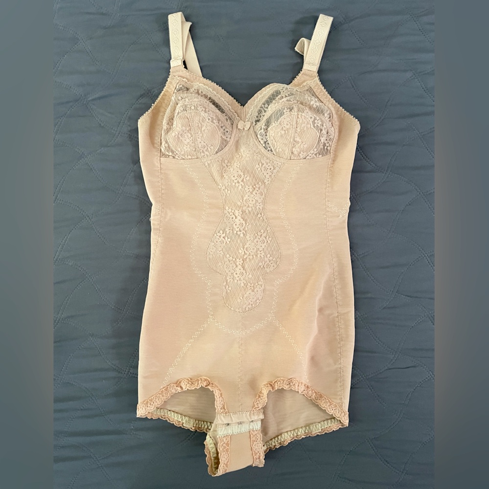 Triumph Lingerie Nude Shapewear